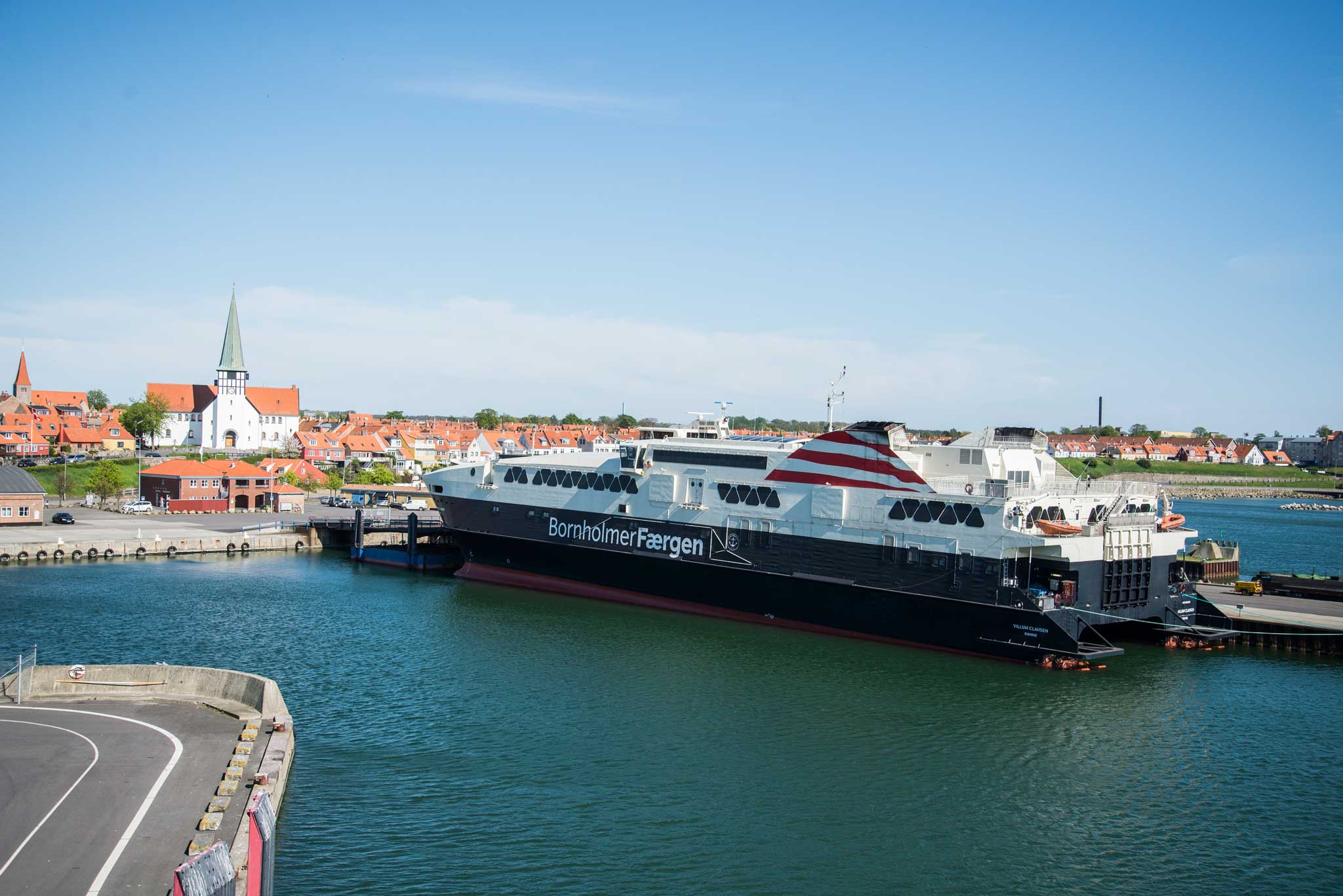 2: De hurtiggående fergene bringer deg fra Ystad til Rønne på under halvannen time.